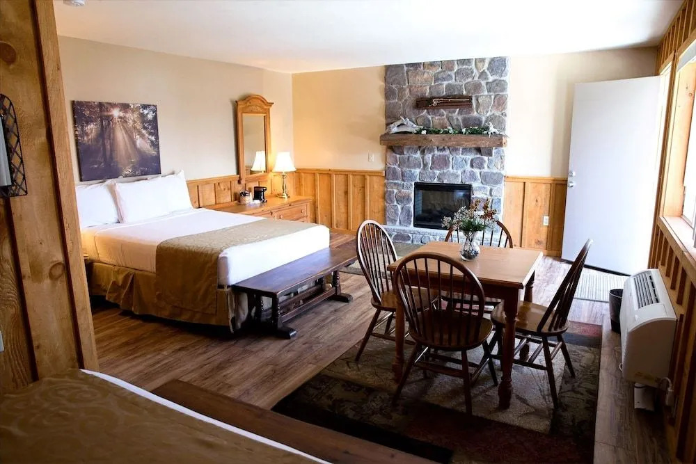 Grange Valley Lakeside Inn & Winery, formerly Memorytown.