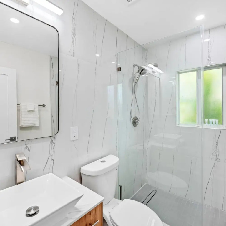 Uhost AI Stylish 1BR Bright Space w Patio