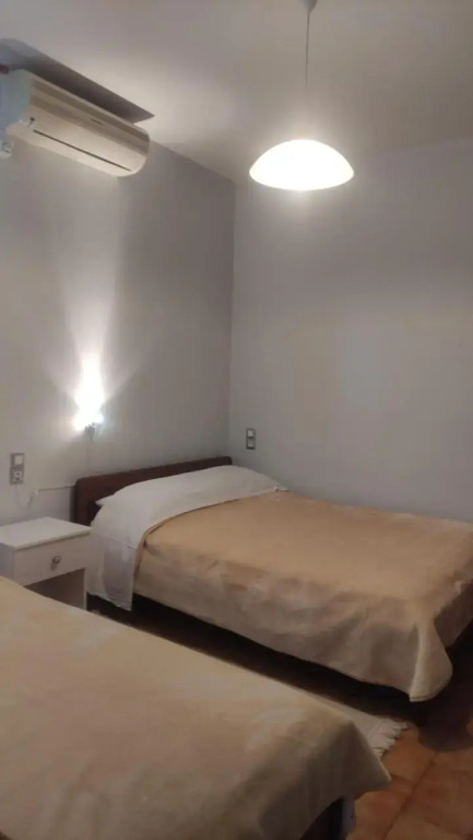 Elenis Rooms