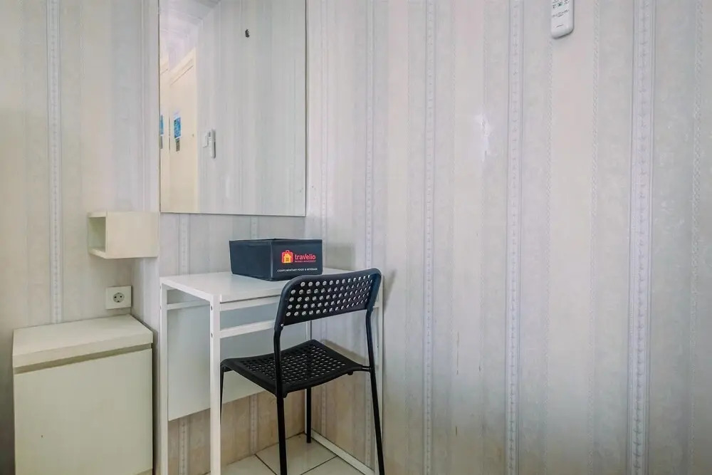 Lovely Studio Green Pramuka Apartment Near Shopping Center