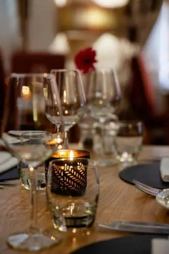 Three Salmons Hotel