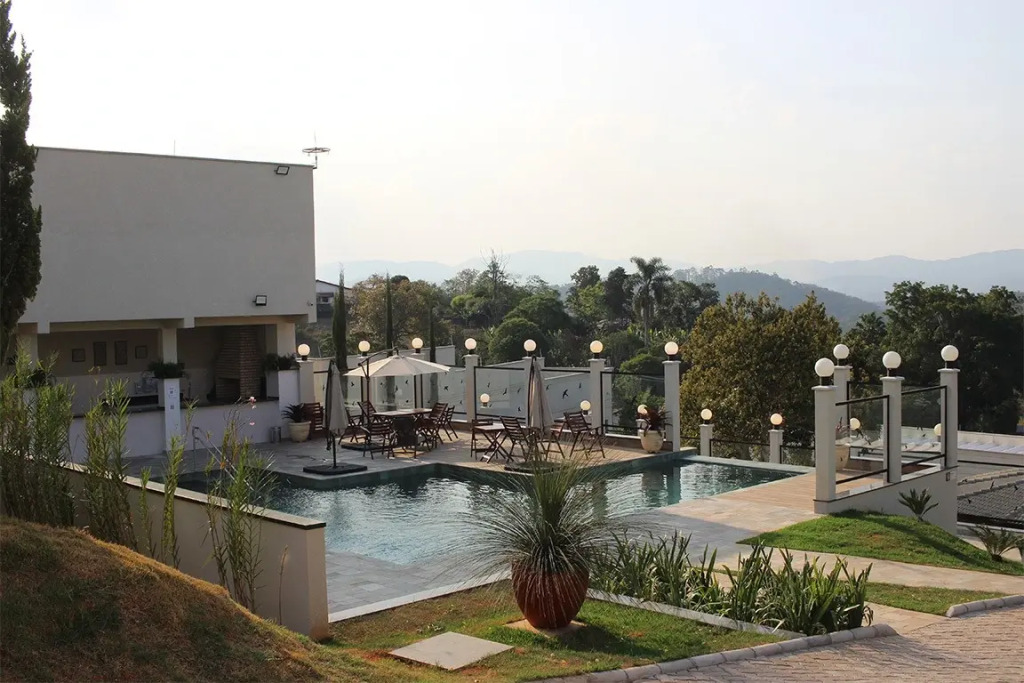 Bristol Villaggio Rosa Aruja