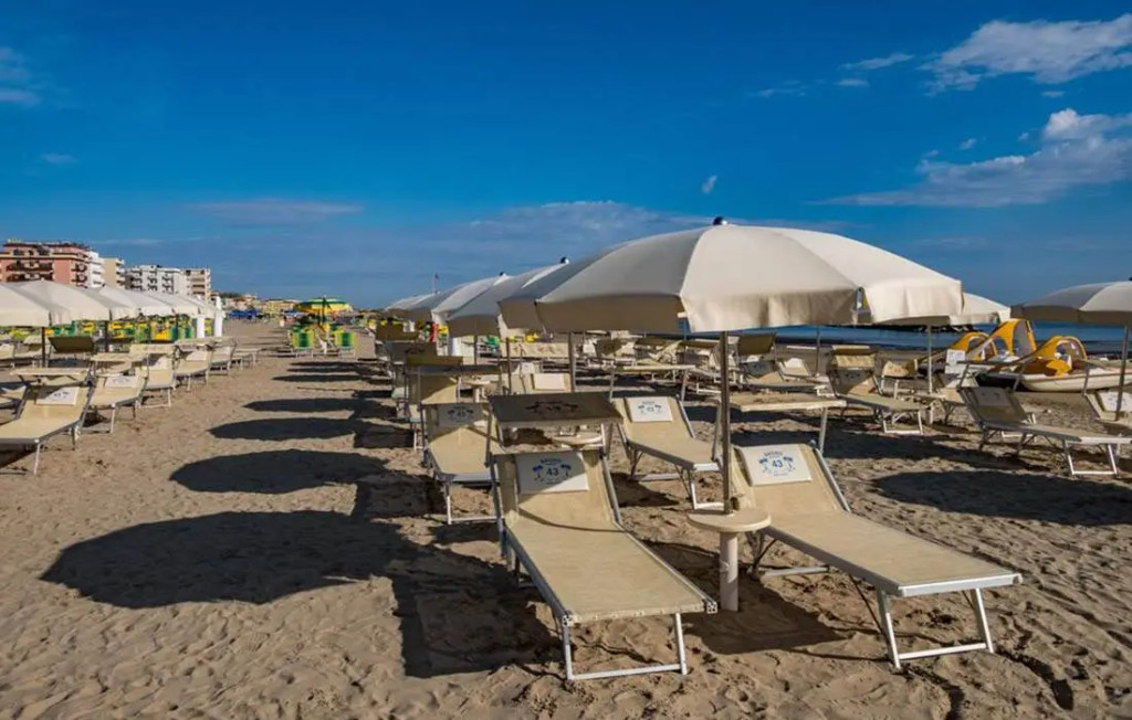 Hotel Villa dei Fiori - sul mare con piscina