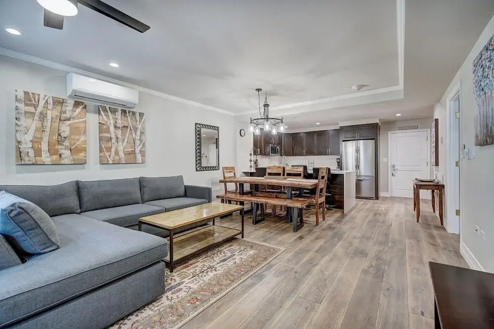 Modern and Updated St James Premium 3 Bedroom Residence 3 Condo by RedAwning