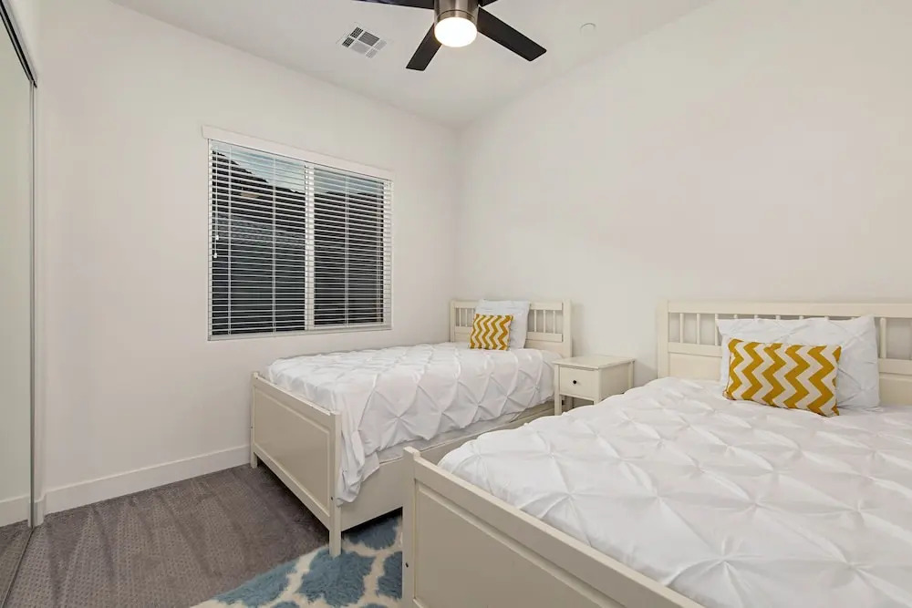 New With Pool + Hot Tub, Close To Downtown 4 Bedroom Home
