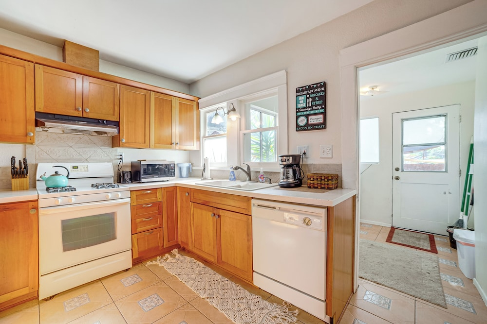 Home 1/2 Mi to Dtwn Riverside: Families Welcome!