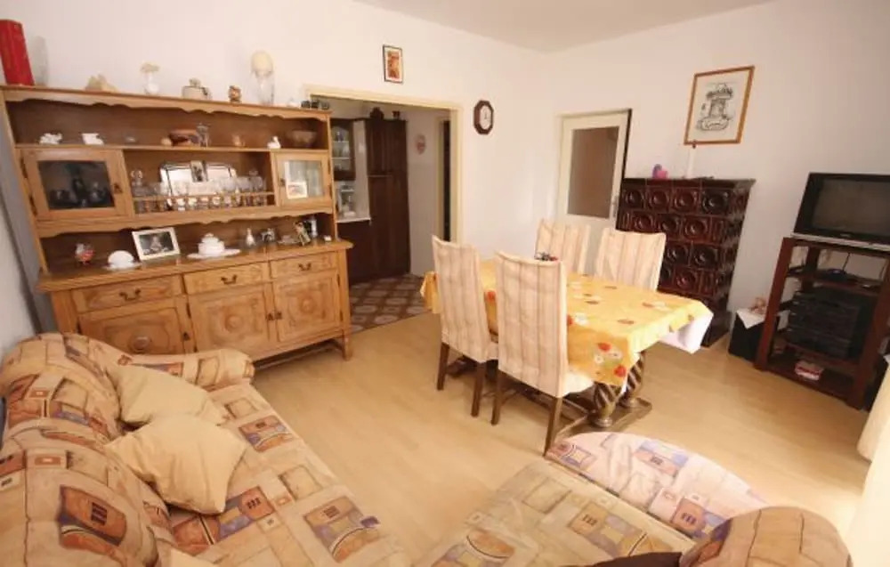Apartment 773