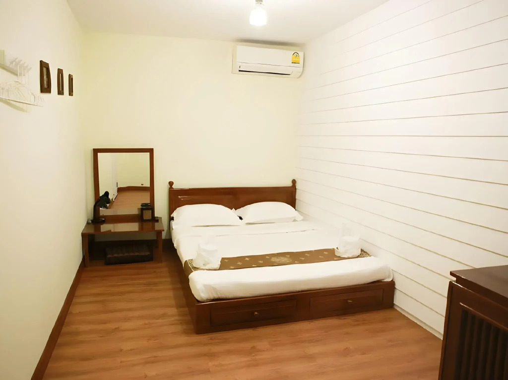 Les Fleurs Bangkok Hostel