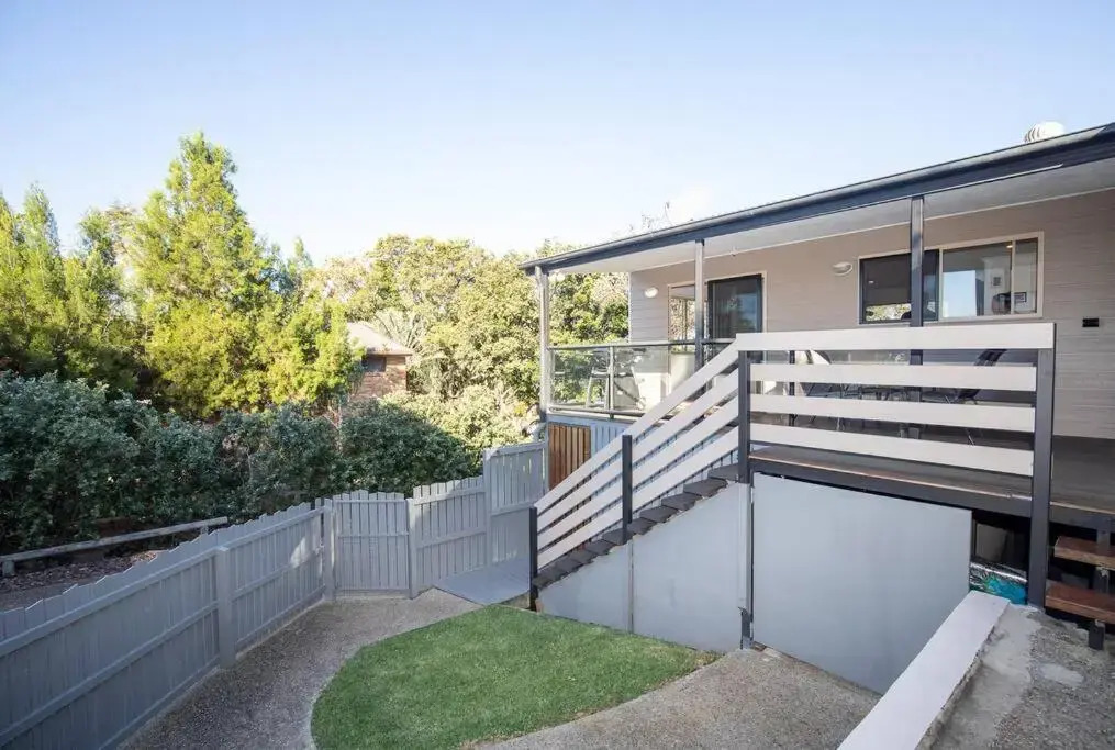The Pandanus House - Beach styled home - sleeps up to 7 - close to beach