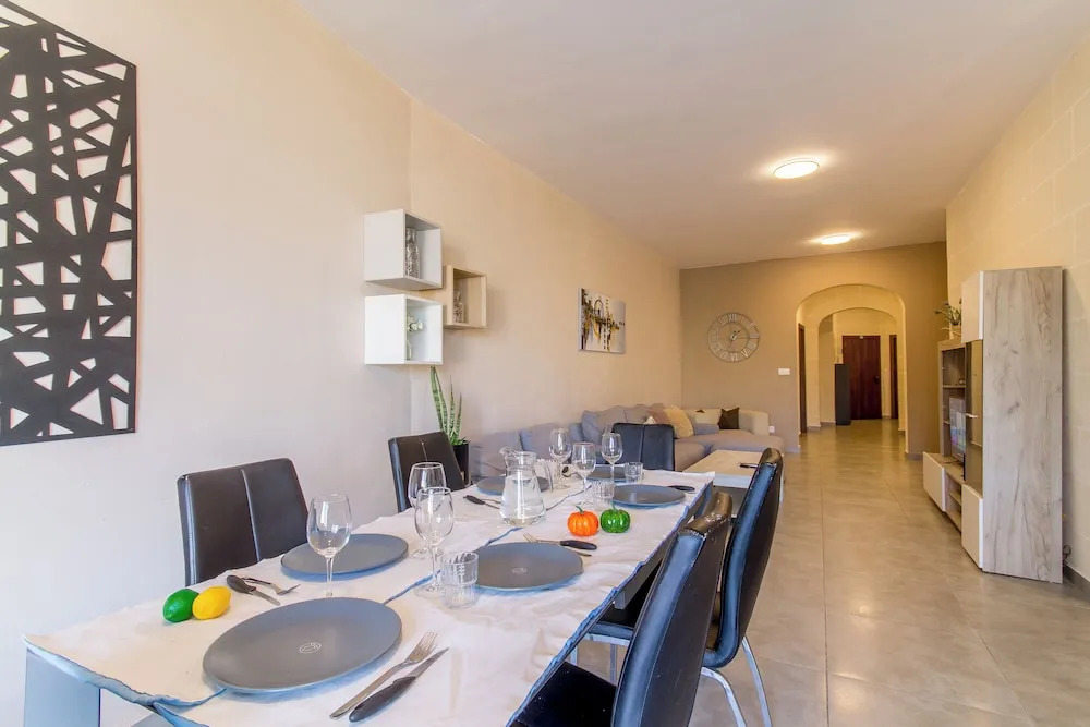 TaSiku Gozitan villa Pool & hot tub - Happy Rentals