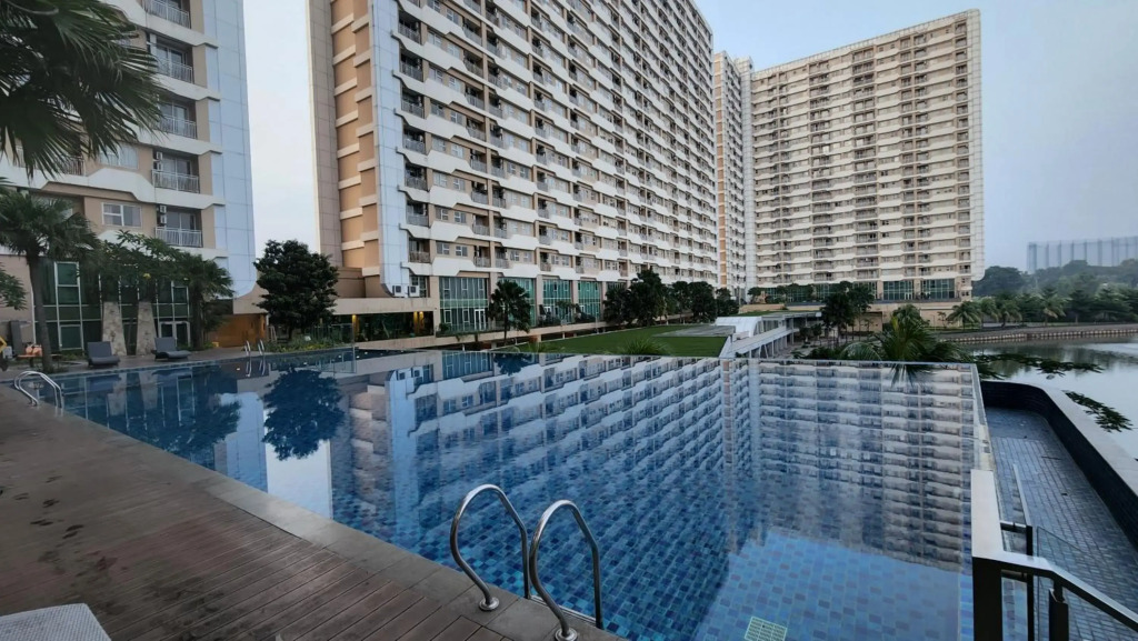 3BR Trivium Cikarang free Netflix Disney & PrimeVideo with pool & lake view