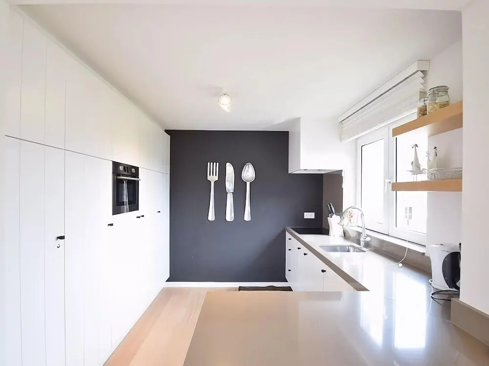 Modern Stay Near the Beach