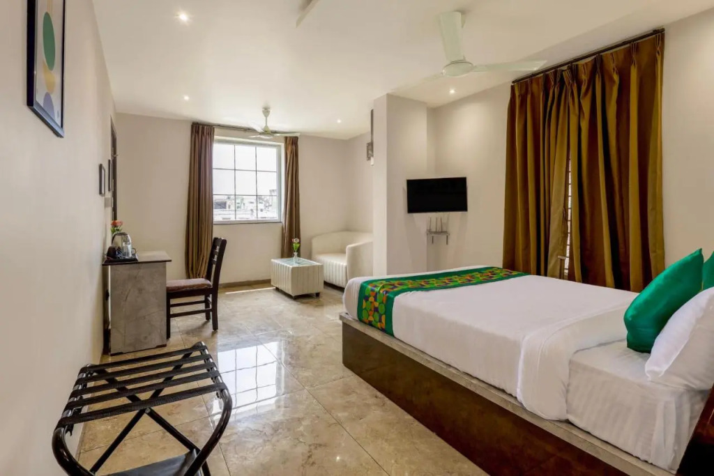 Treebo Iraa, 5 Minutes From Railway Station