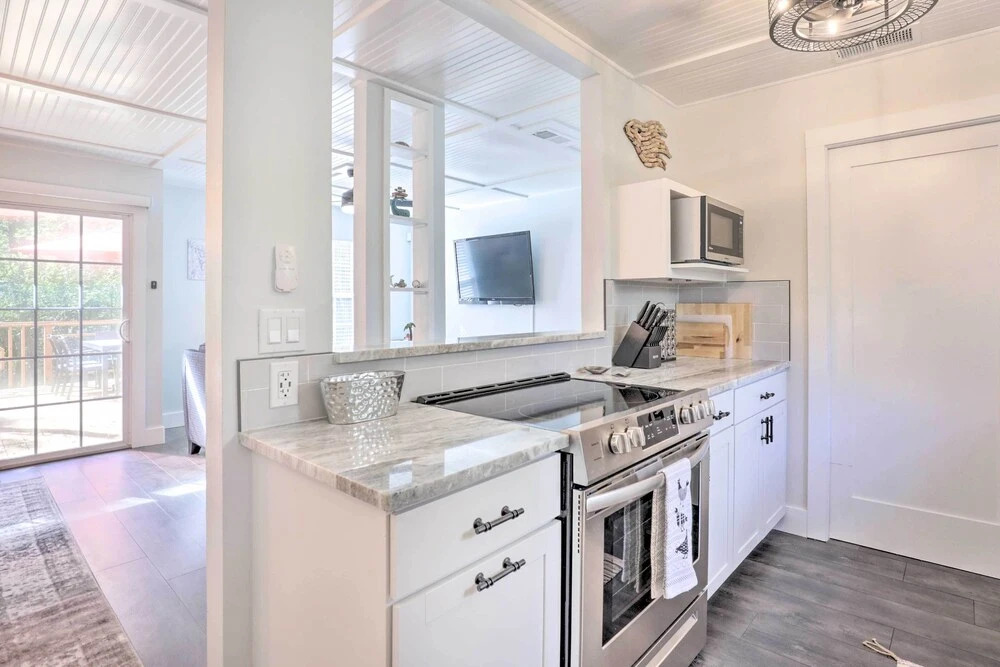 Modern Florida Home ~ 5 Mi to Surfside Park!