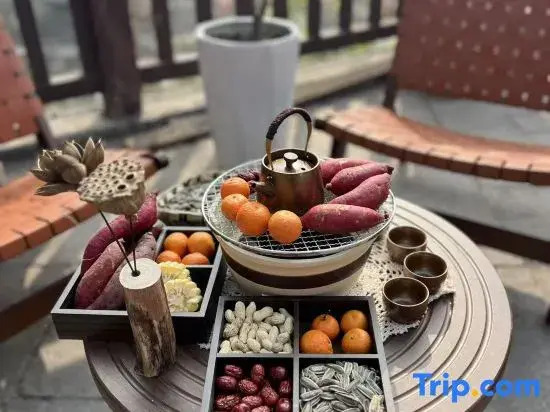 Yunoji Forest Courtyard Homestay (Wufengxi Ancient Town)