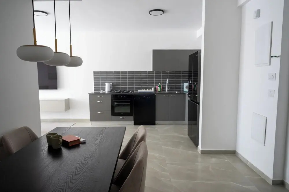 O&O - 2 BR Stylish & Modern Apartment