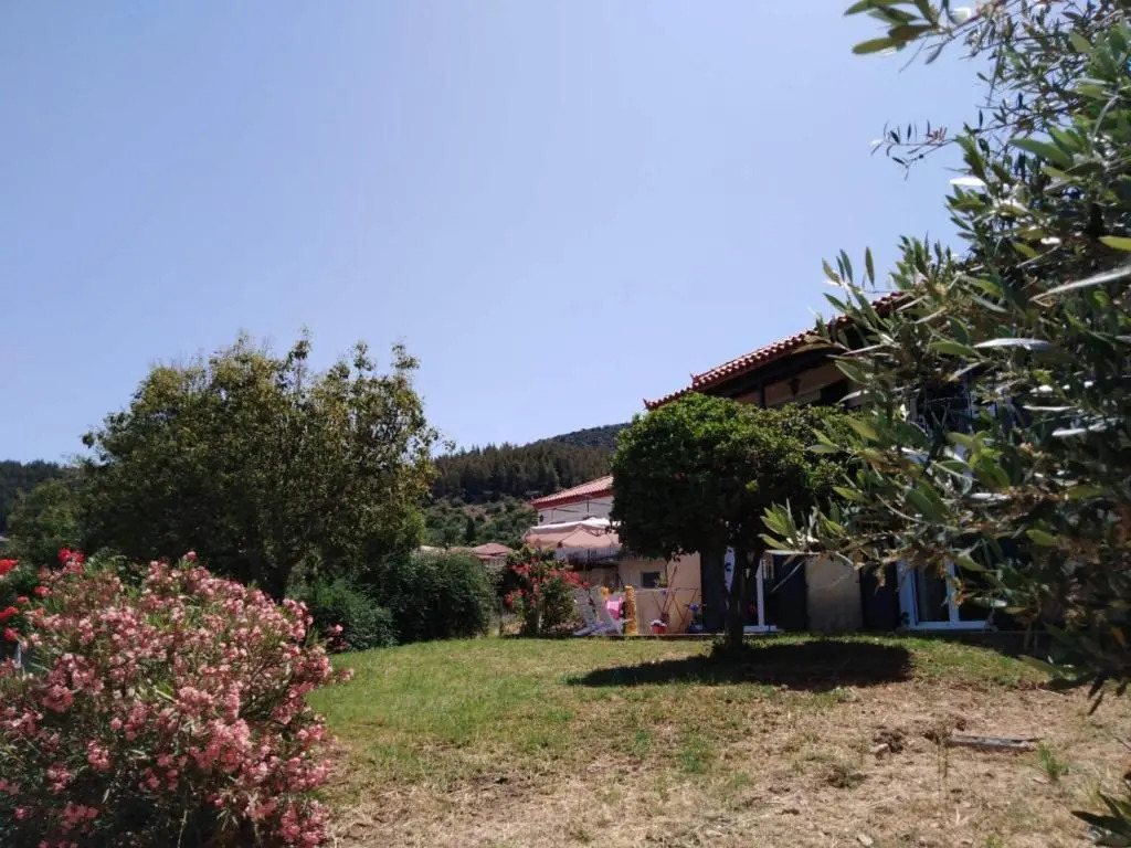 Comfy house with private garden & view, near Kyparissia Castle
