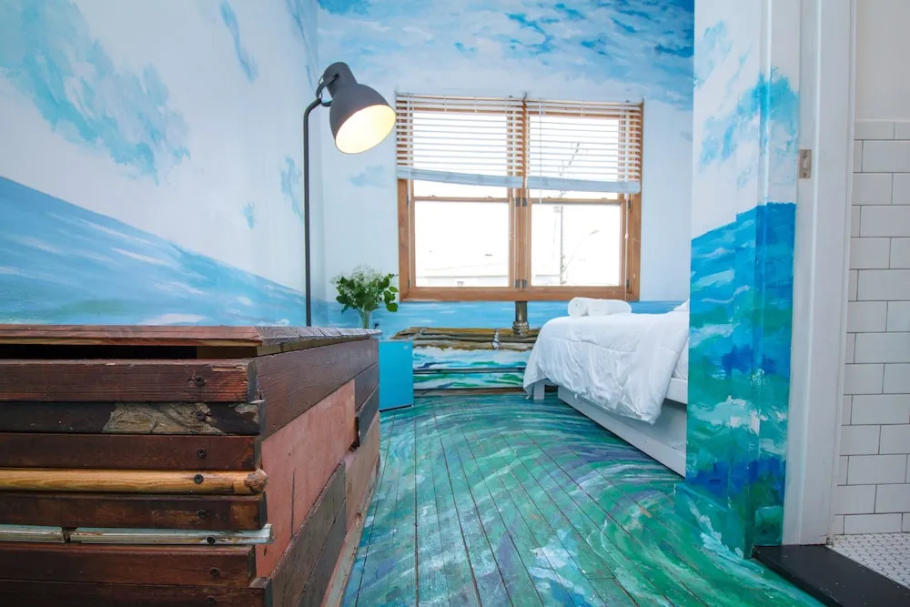 The High Tide Studio #6 Studio Bedroom Hotel Room by Redawning