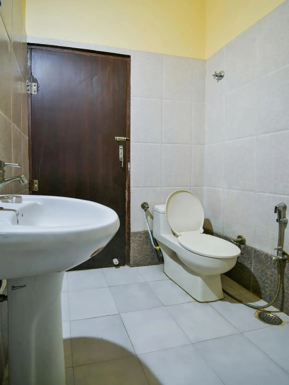 OYO 24575 Hotel Prabhu Villas
