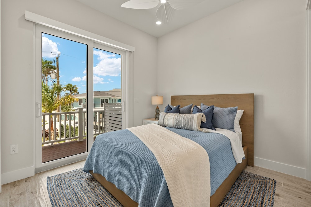 5583 Sun & Salt Retreat: 5br/4.5ba New Pool Home! 5 Bedroom Home