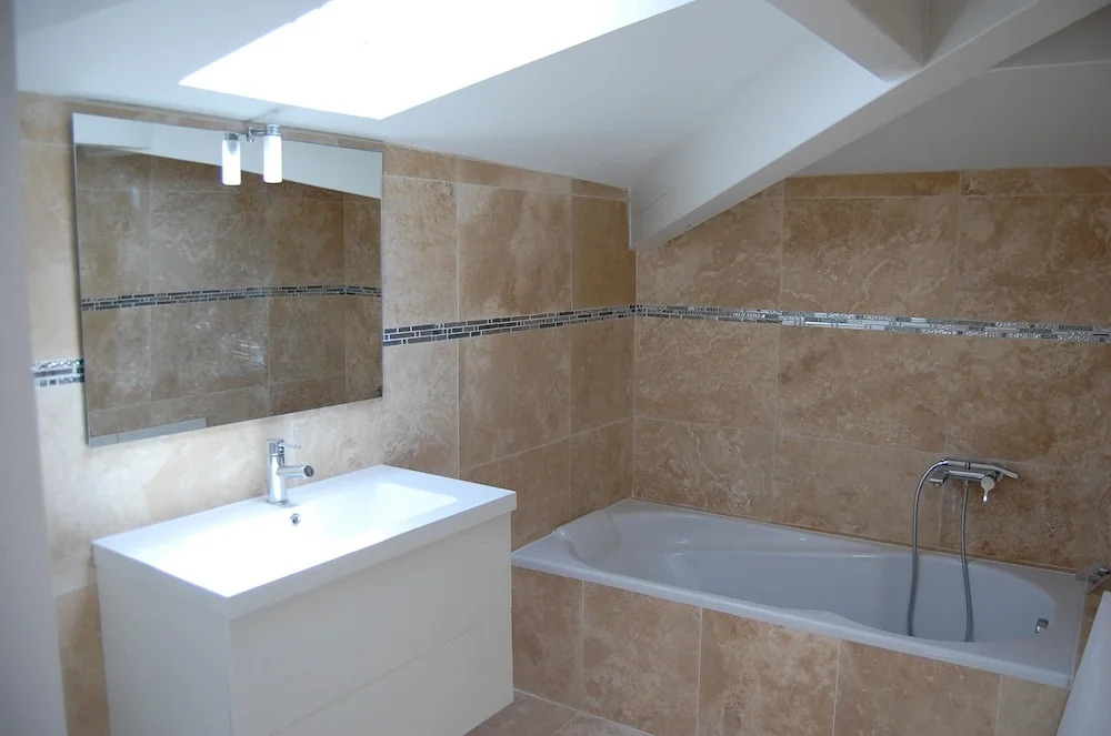 House With one Bedroom in Saint-marc-jaumegarde, With Pool Access, Enc