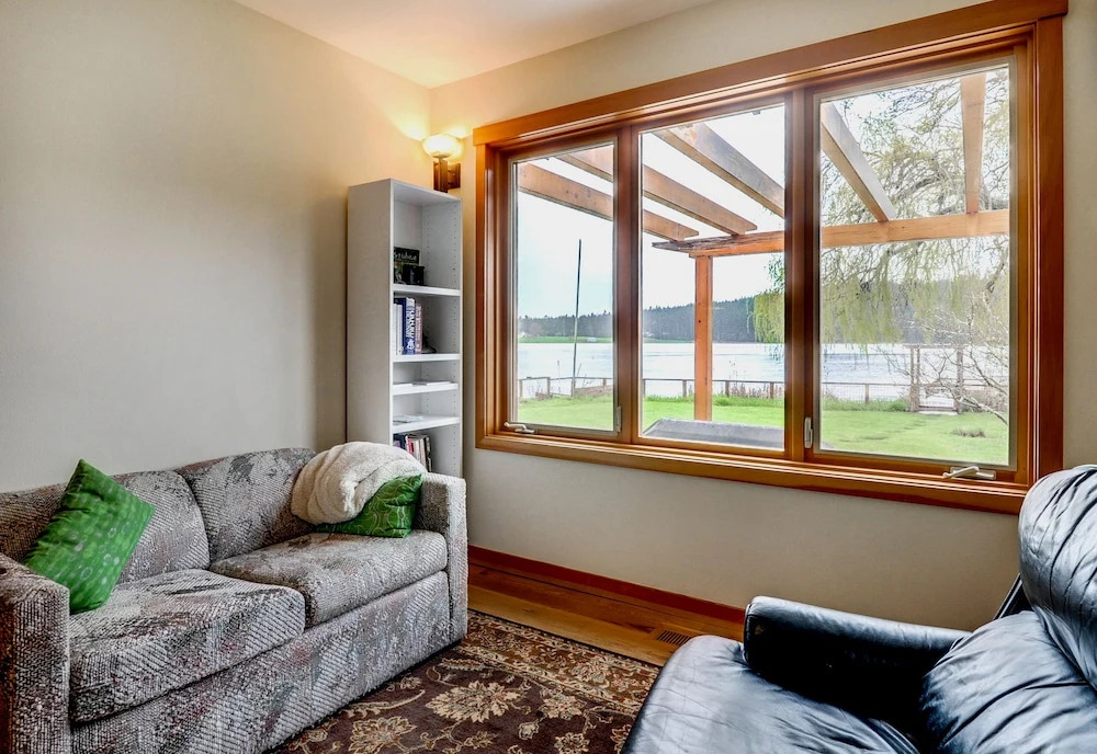 5166 Bayview Rd Home - 4 Br home by RedAwning
