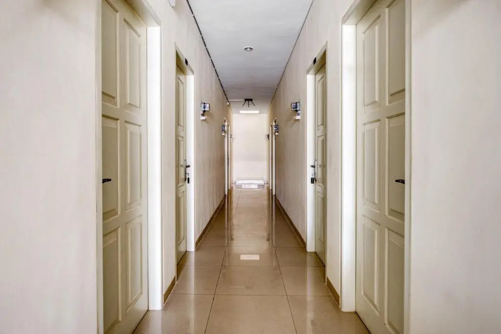 RedDoorz near Ciputra World 3