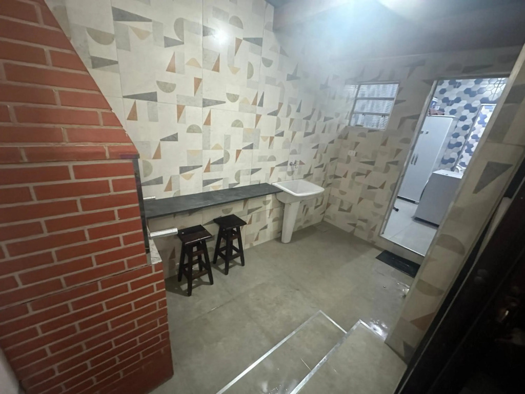 tríplex centro piscina churrasqueira e lava seca em Condomínio com 90m2