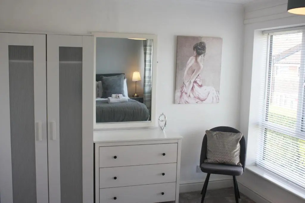 Heathmere -NEC, Airport, HS2, Resorts World, Workcation - Spacious quiet apartment