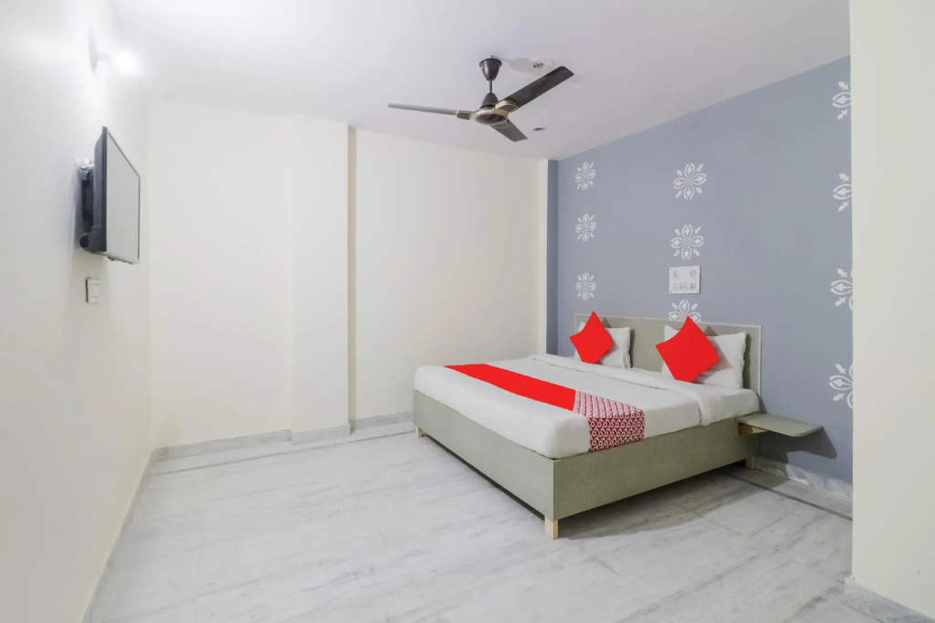 Hotel O R S Residency