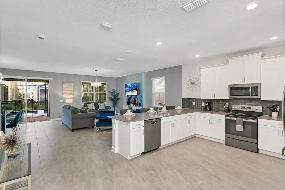 Amazing Family Home 8min to Disneyworld Pool Spa Sleeps 24 Stl101
