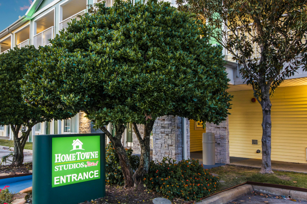 HomeTowne Studios by Red Roof Houston - West Oaks - Energy Corridor