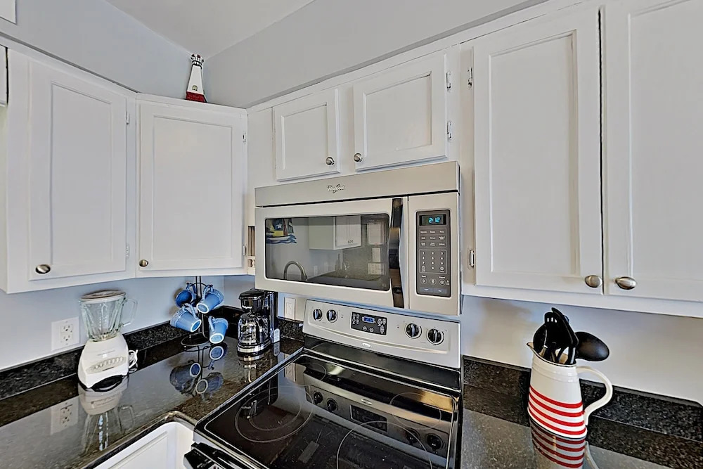 Seaside W/ 3 Pools & Tennis - By Turnkey 1 Bedroom Condo