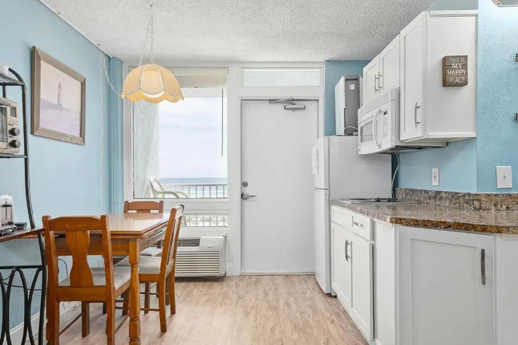 Ocean Jewel 219, 1 Bedroom, Ocean View, 2nd Floor, Pool, Sleeps 6
