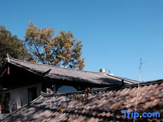Lijiang Qingsongling Naxi Family