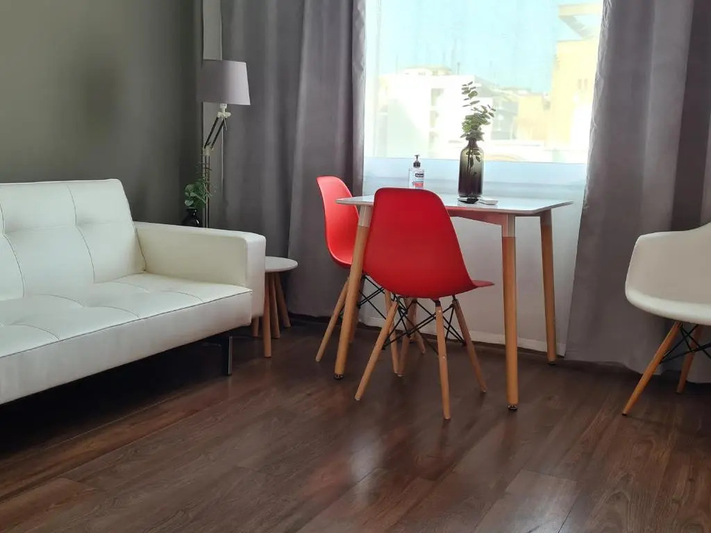 Red Rooms Tsimiski 60