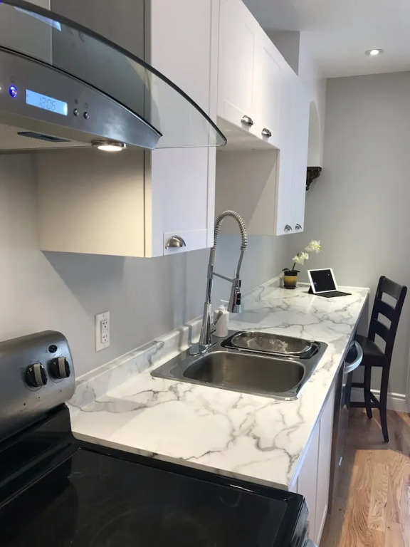 Ottawa Center 1 Bedroom Apartment near Bank St