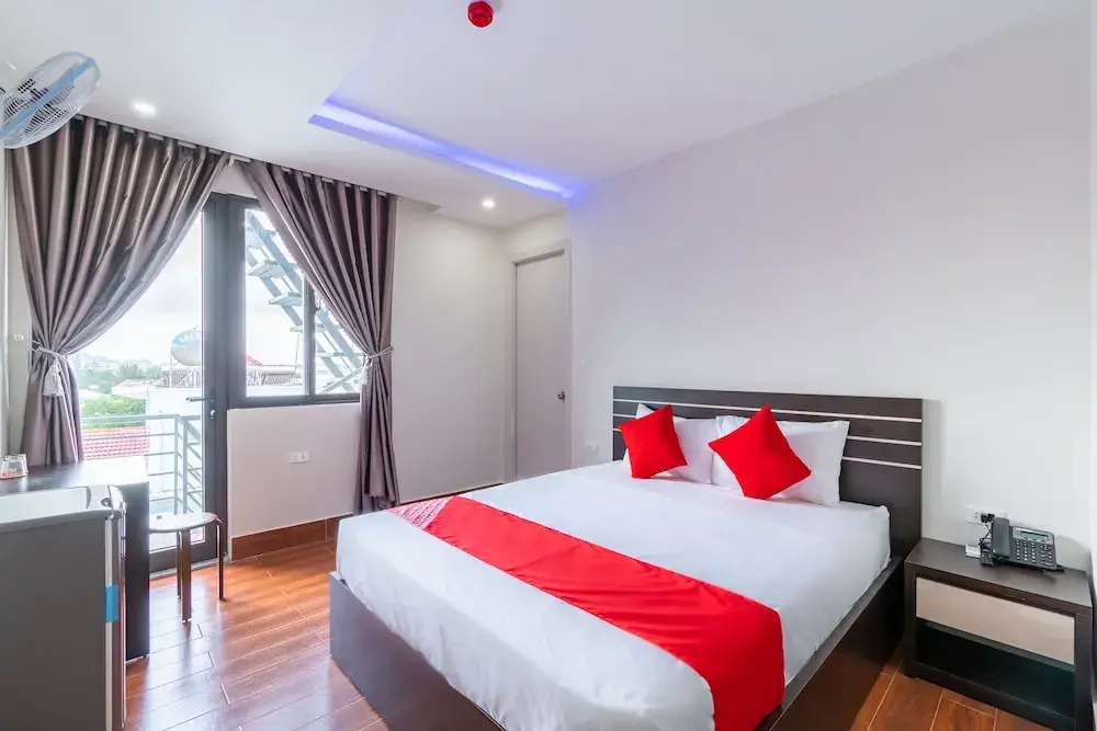 Three Girl Hotel  Apartment by OYO Rooms