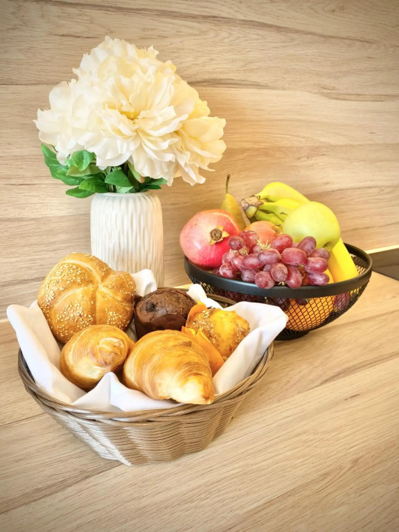Business & Family Apartment for 6 Guests with Free Parking