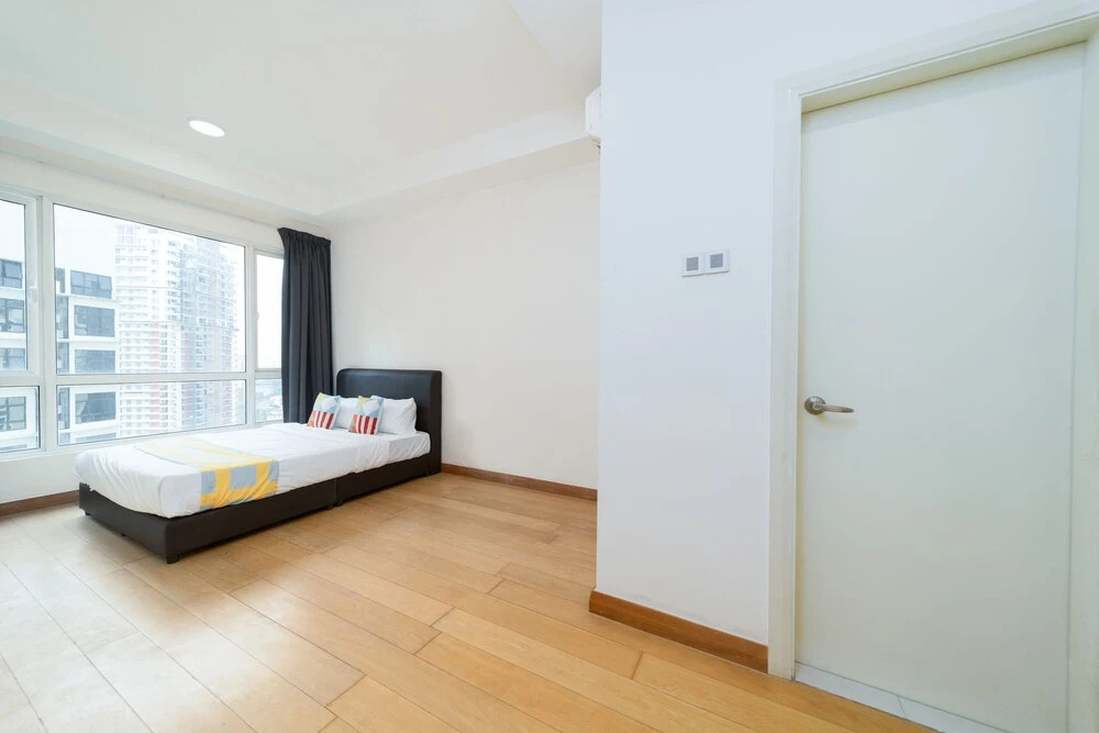 Crest Jalan Sultan Ismail by OYO Rooms