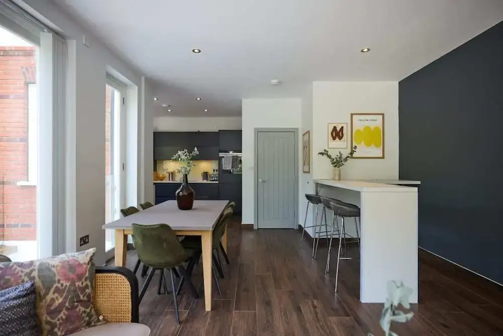 The Putney Hideaway - Modern and Elegant 3bdr Flat With Patio