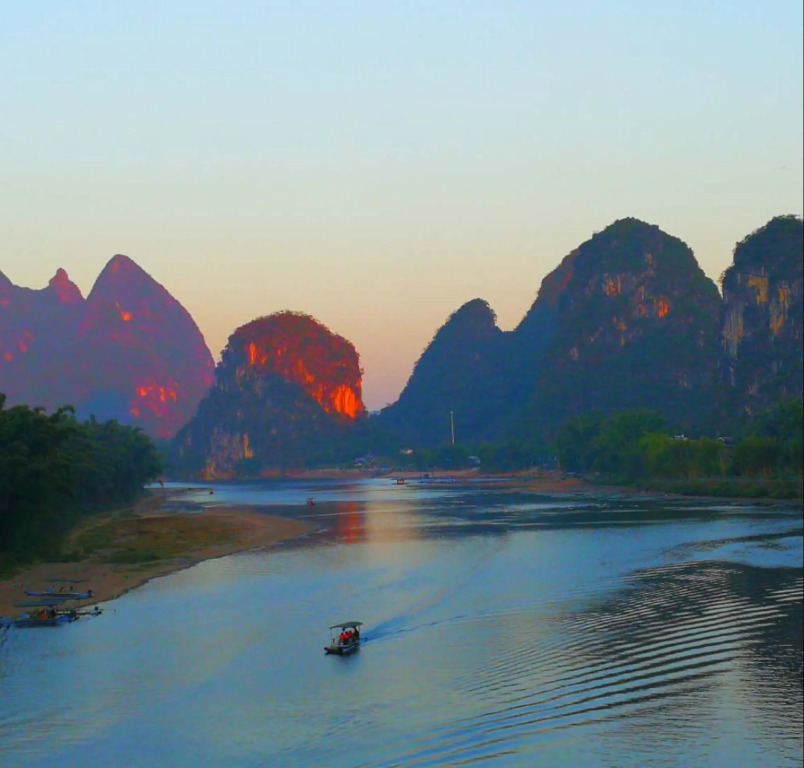 Yangshuo How Flowers Hostel & Party Coliving Coworking Nomads