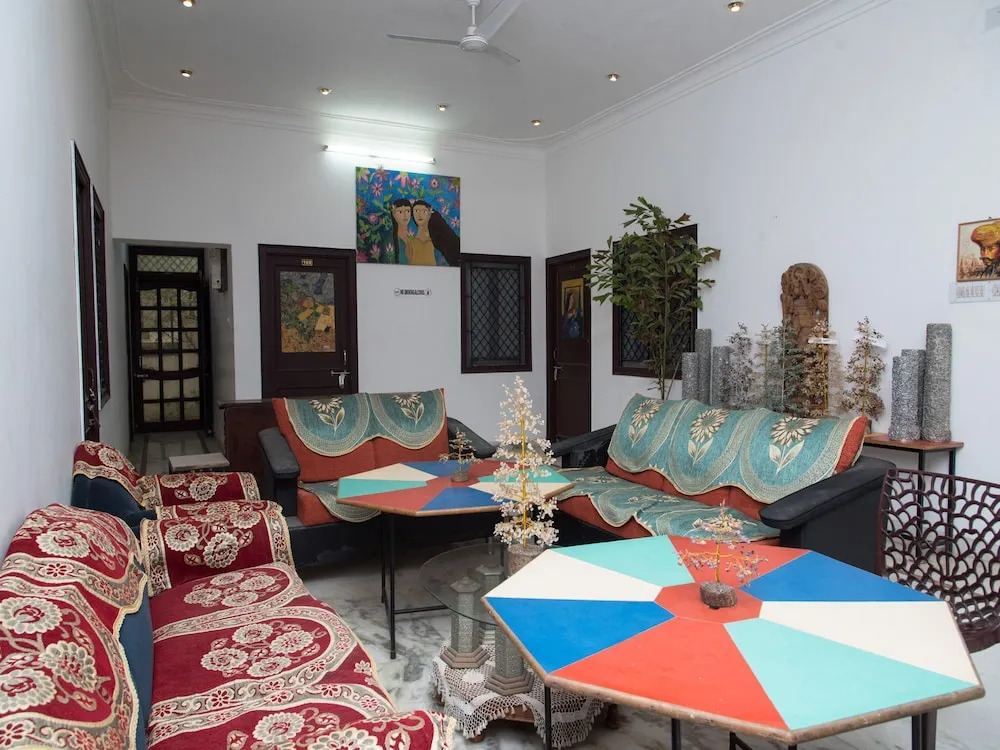 OYO 16825 Home Cozy Green View Stay Goverdhan Villas