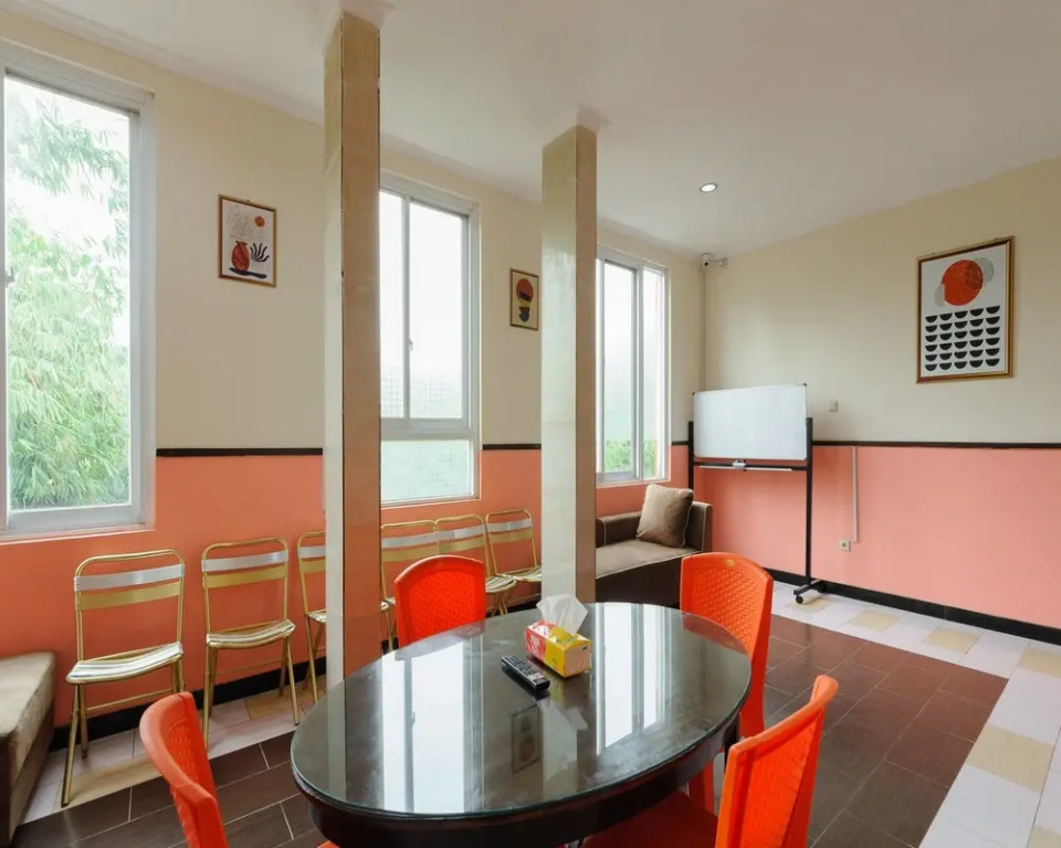 RedDoorz near The Jungle Waterpark Bogor