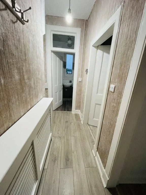1 Bedroom Pet Friendly Apt Wd Free Wifi, Parking, Netflix & Pool Table. Sleeps 3