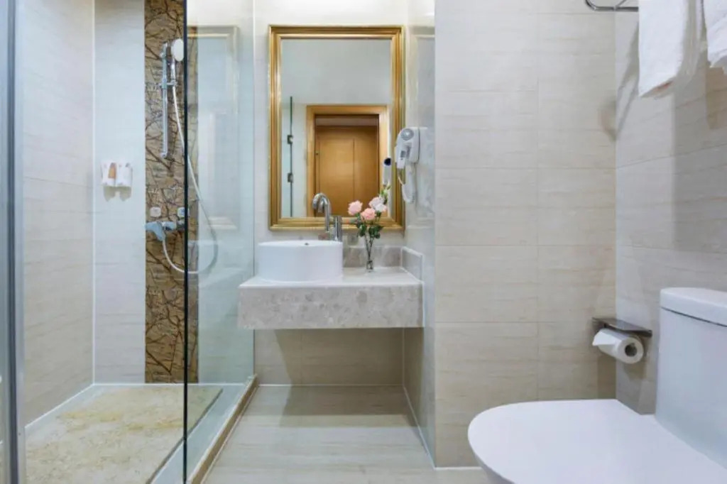 Vienna Hotel (Huidong and Run Pedestrian Street)