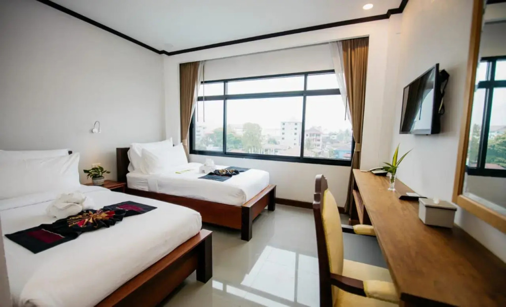 Sisombat Plaza Hotel