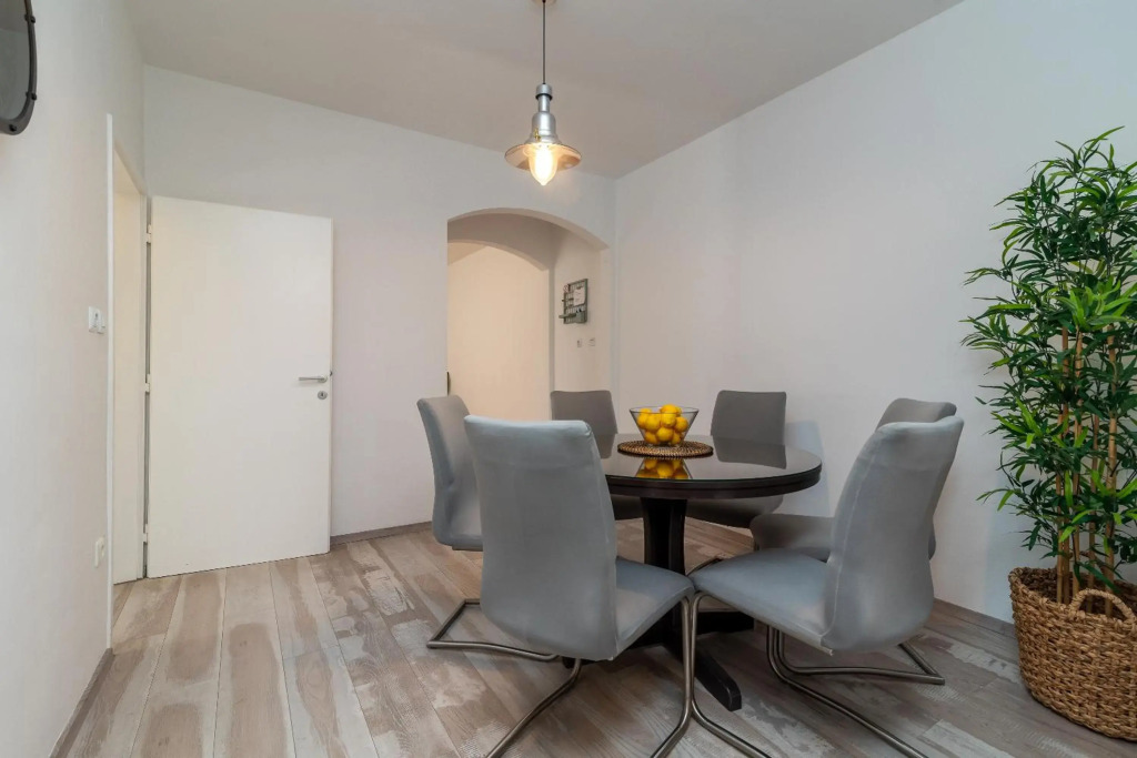 Apartment Radić-perfect location for summer activities