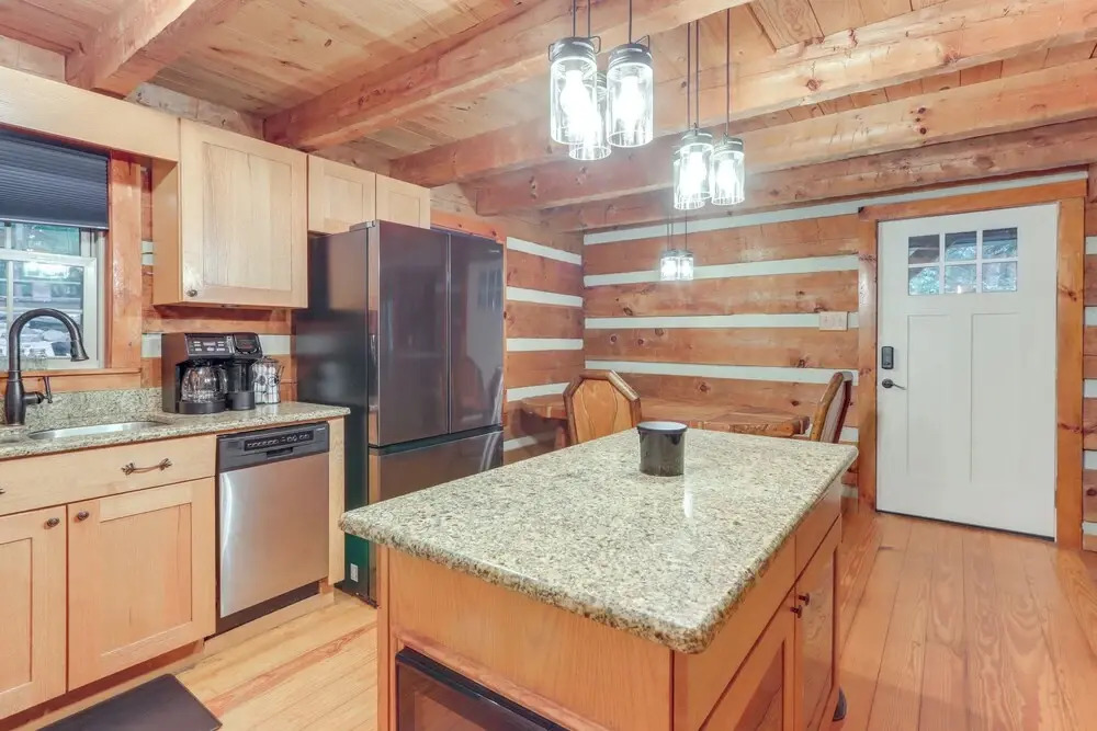 Near Hiking Trails: Hot Tub Haven in Ellijay!