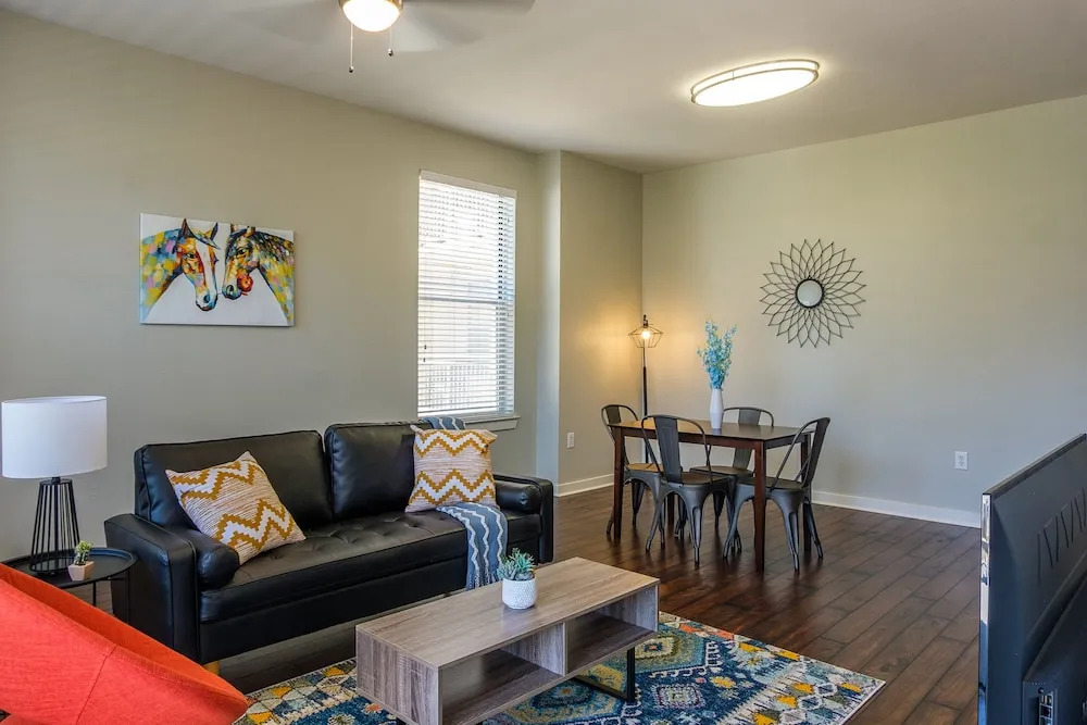 Reverchon Park Apartments by Frontdesk